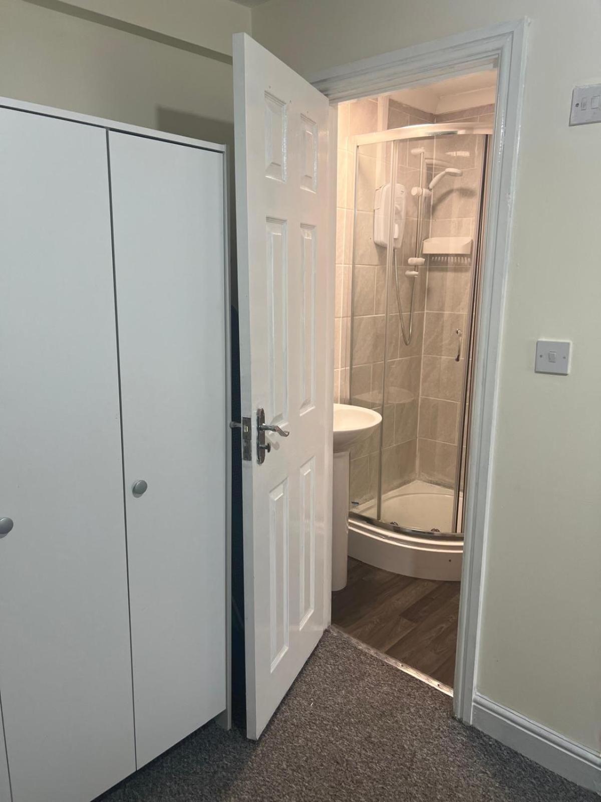 Studio Flat 7 With Private Shower & Wc Hotel Nottingham Bagian luar foto
