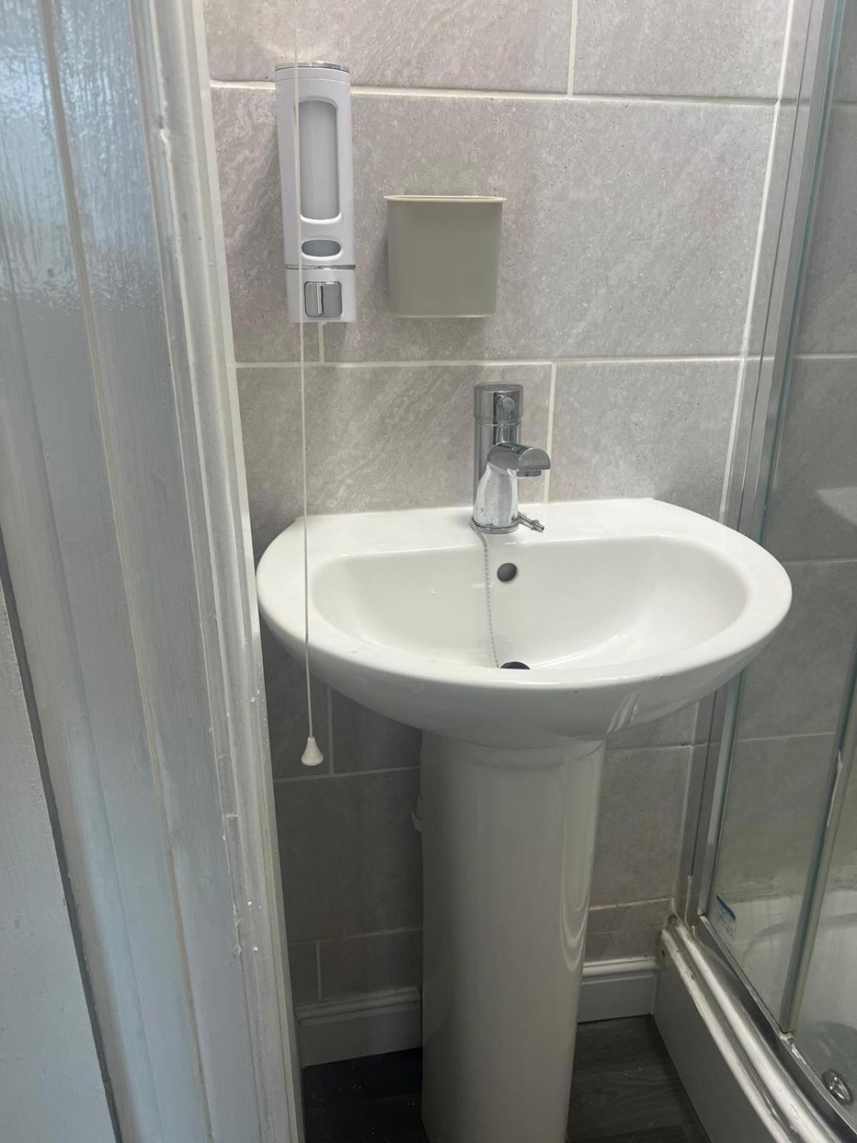 Studio Flat 7 With Private Shower & Wc Hotel Nottingham Bagian luar foto